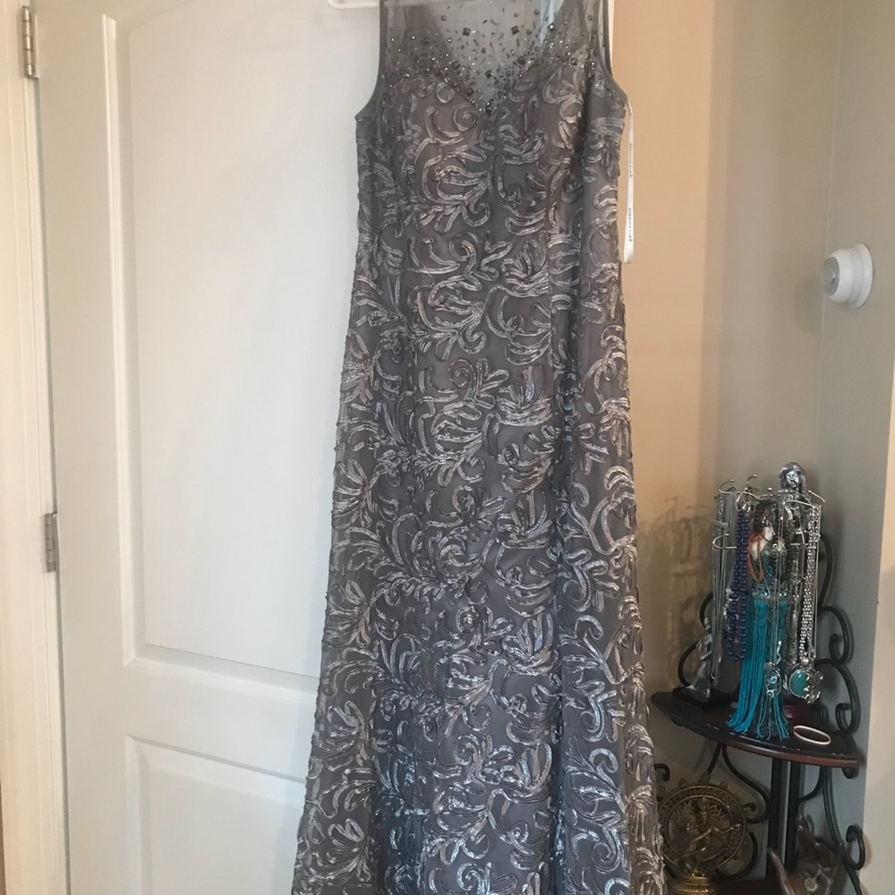 Size 4p sequence grey gown.